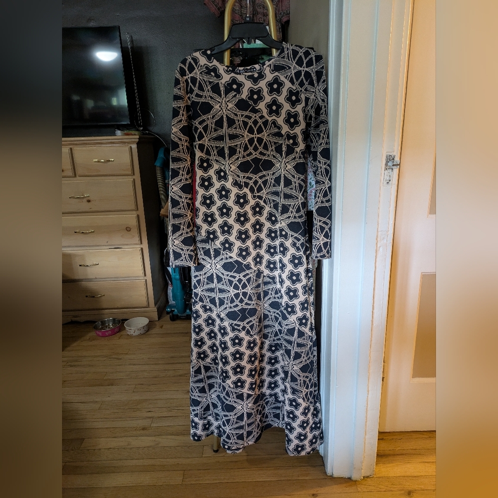 Black and White Floral Long Sleeve Dress